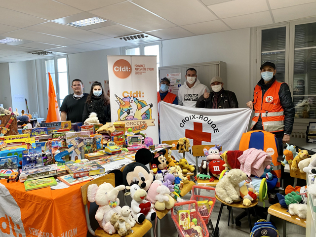 Groupe jeunes jouets noel 2